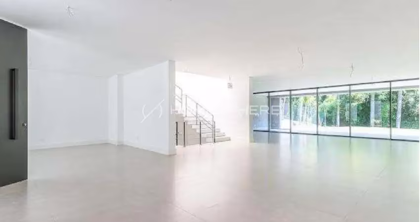 Casa de condomínio com 4 suítes e 6 vagas no alto da boa vista!