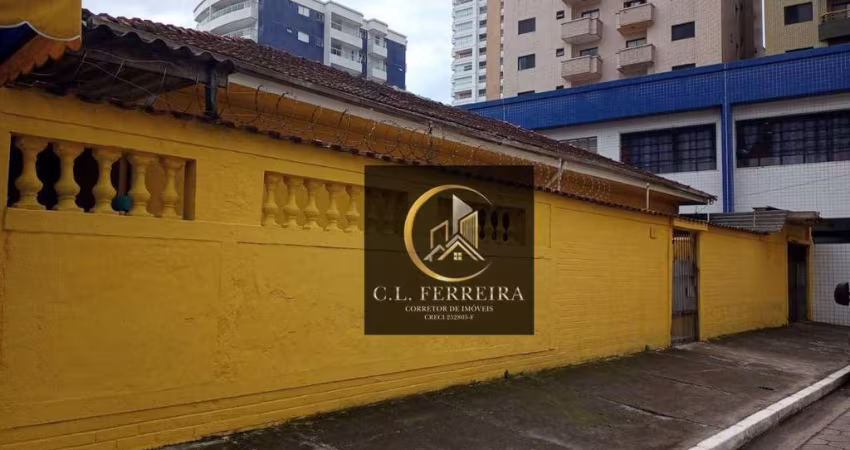 Casa isolada de esquina  com 3 quartos  à 100  mts da praia na Aviação - Praia Grande/SP