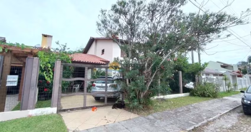 Casa com Excelente Localização em Capão Novo Posto 4