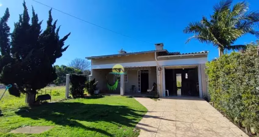 Excelente casa térrea reformada 2 dormitórios sendo um suíte em capão novo - posto 4