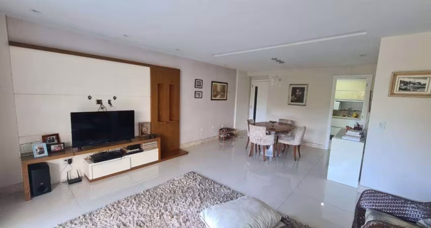 Apartamento à venda com Três Quartos, sendo um suíte, Duas vagas soltas, 101m², posição norte-sul, Alphaville I, Paralela, Salvador-Ba
