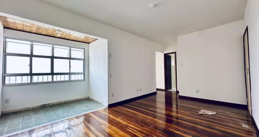 Apartamento à venda, com 70m2, 2 quartos, sendo um 1 suíte, nascente,