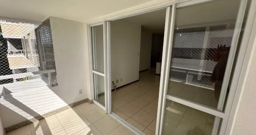 OPORTUNIDADE! Apto com 2/4, sendo 1 suíte, andar alto, prédio 100% pastilhado, venha visitar.