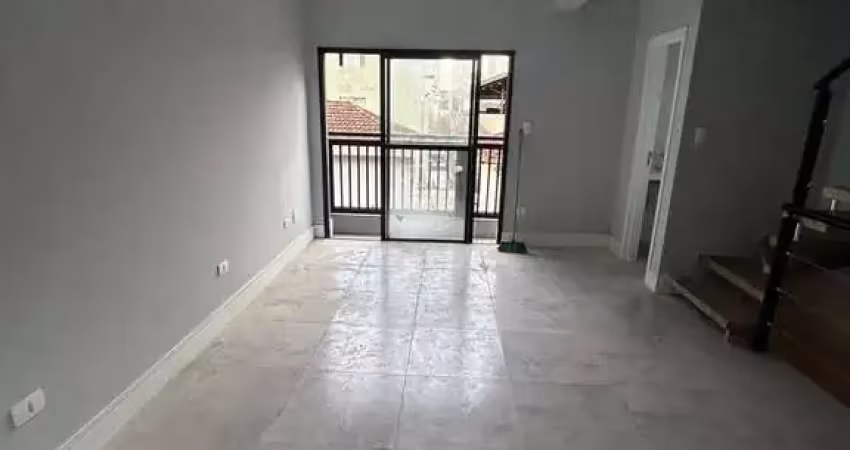 Sobrado tríplex em village com 2 suítes e lazer privativo para alugar