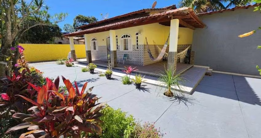 COD 220: LINDA CASA COM JARDIM - BACAXÁ.