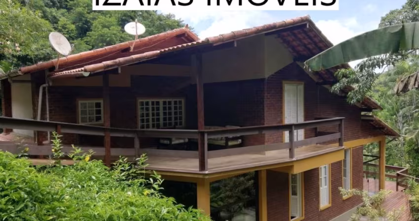 COD 426: LINDA CASA EM MEIO A NATUREZA EM SAQUAREMA.