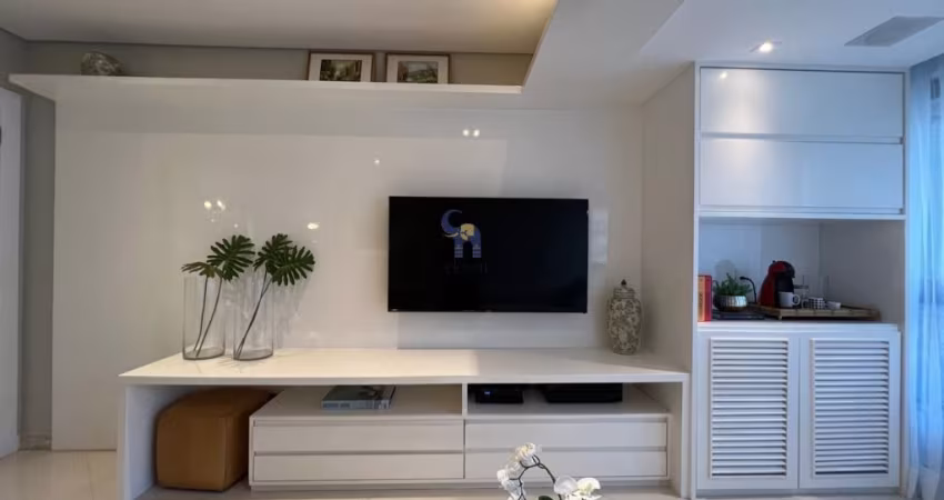 APARTAMENTO NO ITAIGARA COM 130M2, PLANTA COM 4/4, COM 2 SUÍTES, 2 VARANDAS, UMA INCORPORADA AO LIVING E 3 VAGAS 