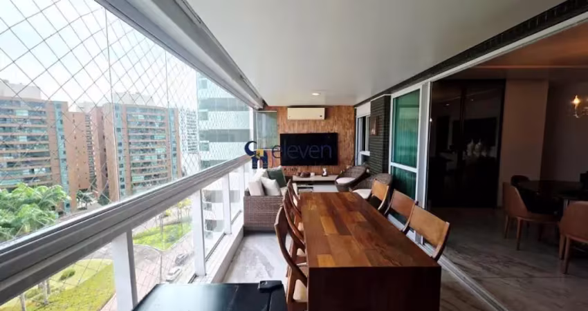 Alphaville apartamento 4/4, sendo três quartos, o quarto transformado em home theater, varanda gourmet com churrasqueira,