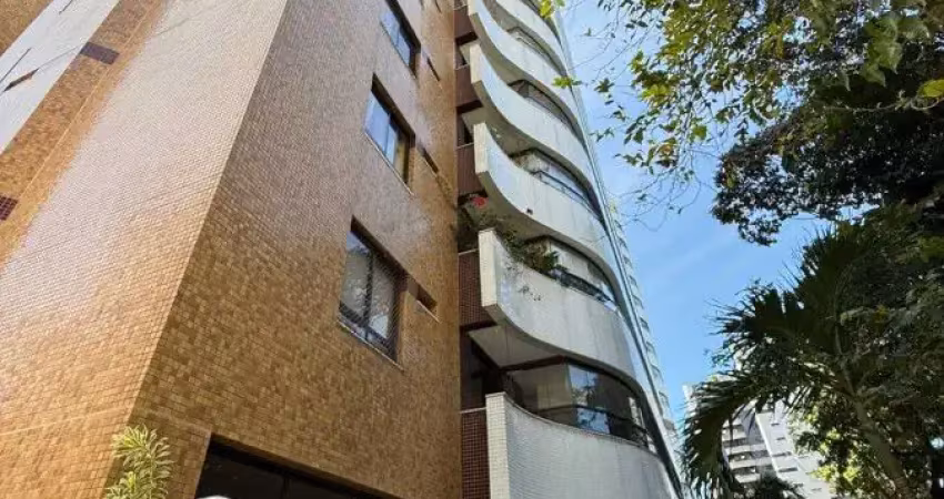 Oportunidade unica elegancia e conforto no reserva alto do itaigara 3 suítes mais gabibete , infra  e três vagas. 