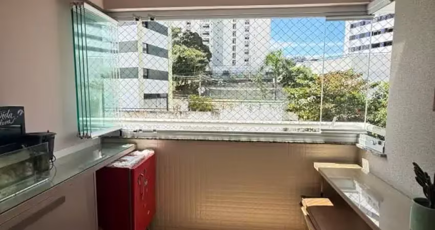 Apartamento à venda no candeal  2/4 com closet • 63 m2• 1 suite  reformado • 2 vagas