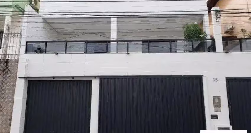 Viva com exclusividade em uma mansão no matatu com 5/4 sendo 4 suites 3 salas e 2 vagas proximo do melhor do matatu com energia solar.