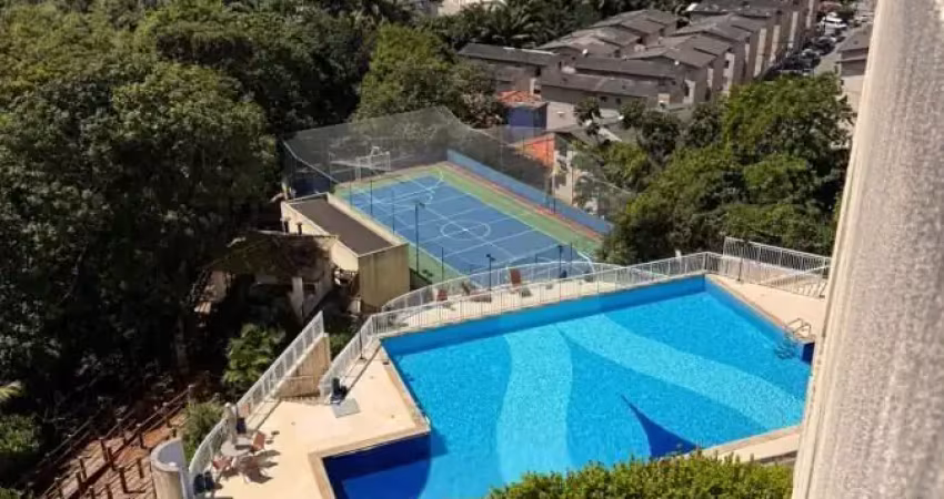 Conforto e qualidade de vida no pátio arvoredo. 3/4 com infra nascente e duas vagas 