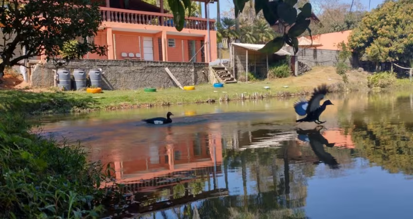 Maravilhosa chácara escriturada a venda no Bairro Canta Galo