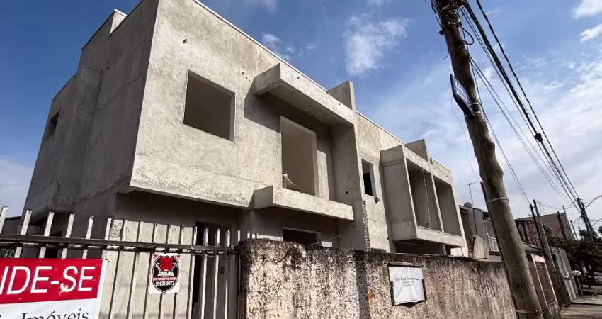 Sobrado de esquina com 3 quartos sendo 1 suíte no sítio cercado