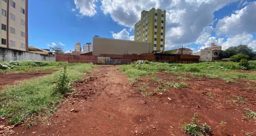Terreno à venda na Rua Rebouças, Vitória, Londrina