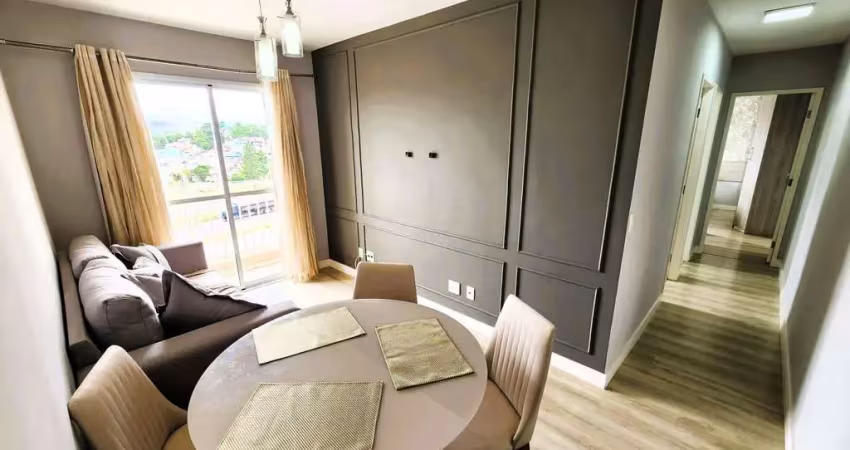 Elegante apartamento mobiliado de 2 quartos, garagem coberta