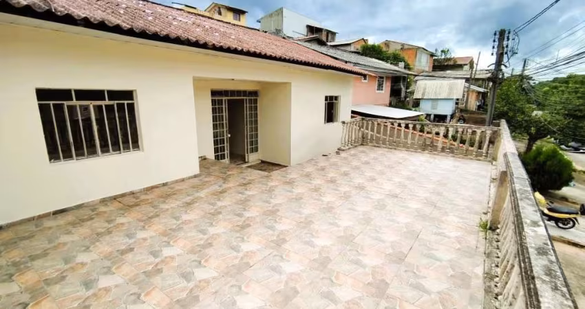 Terreno com 1 Casa + 4 quitinetes