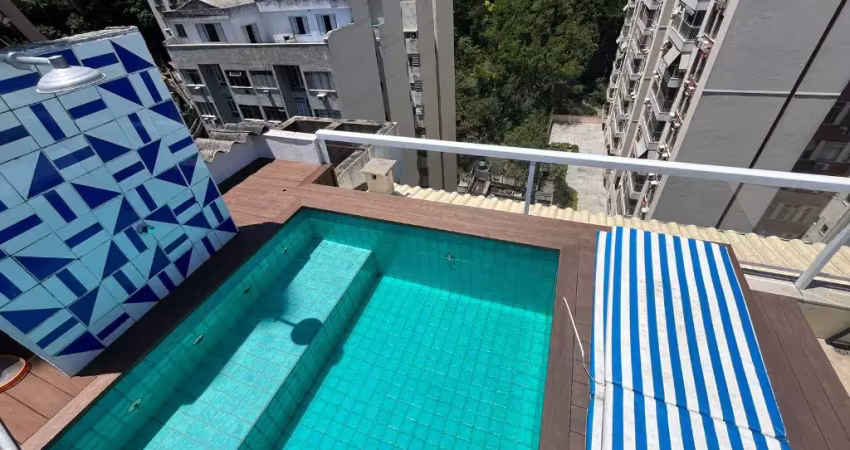 Charmosa cobertura, 2 qts com piscina e linda vista no leme!