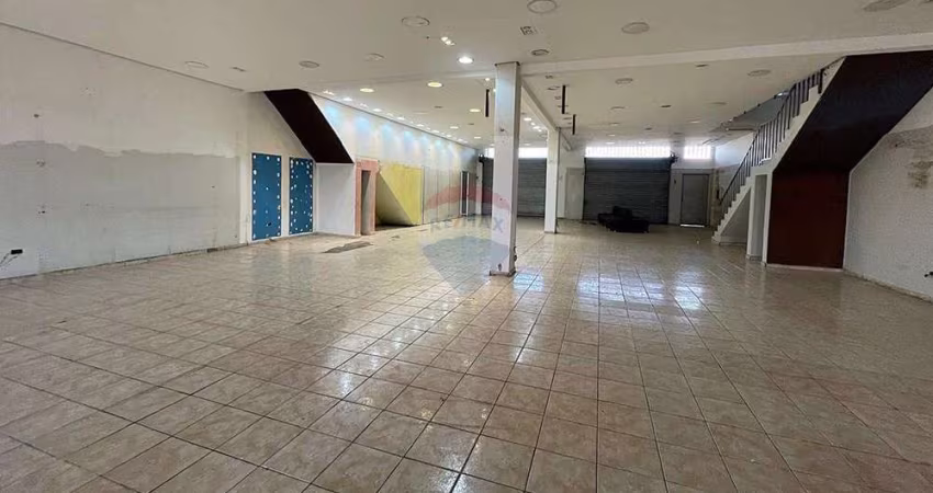 Salões comerciais piso térreo e superior no bairro do Jacaré em Cabreúva