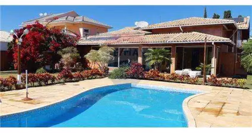 Casa para Alugar com Piscina, 4 Suítes no Condomínio Haras Pindorama, Cabreúva