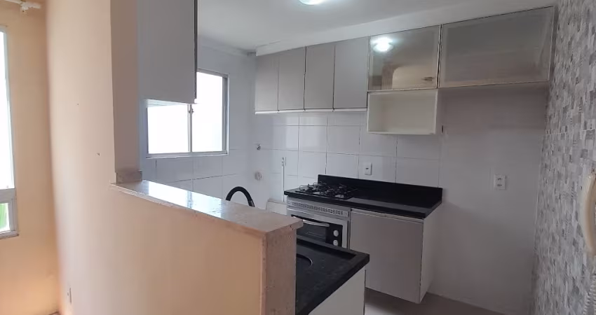 Aluga-se Apartamento, semi mobiliado, Condomínio Santa Teresa!