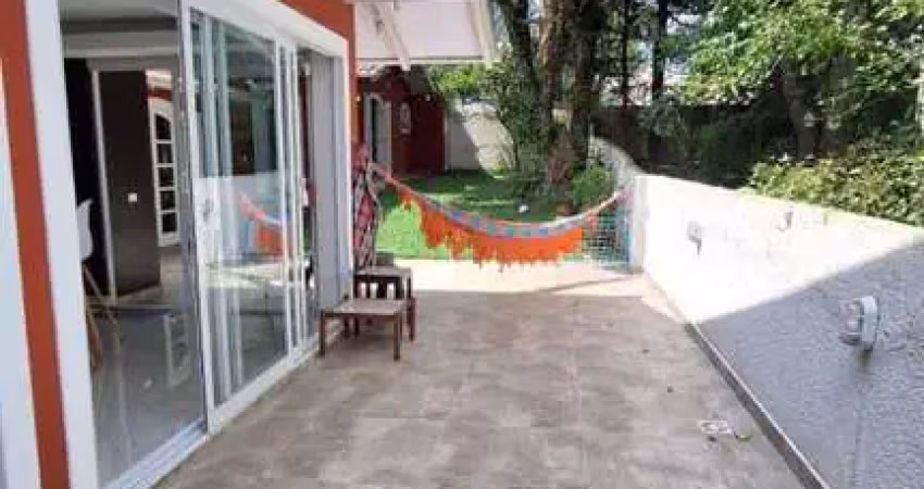 Casa para Venda em Curitiba, Vista Alegre, 3 dormitórios, 1 suíte, 4 banheiros, 3 vagas