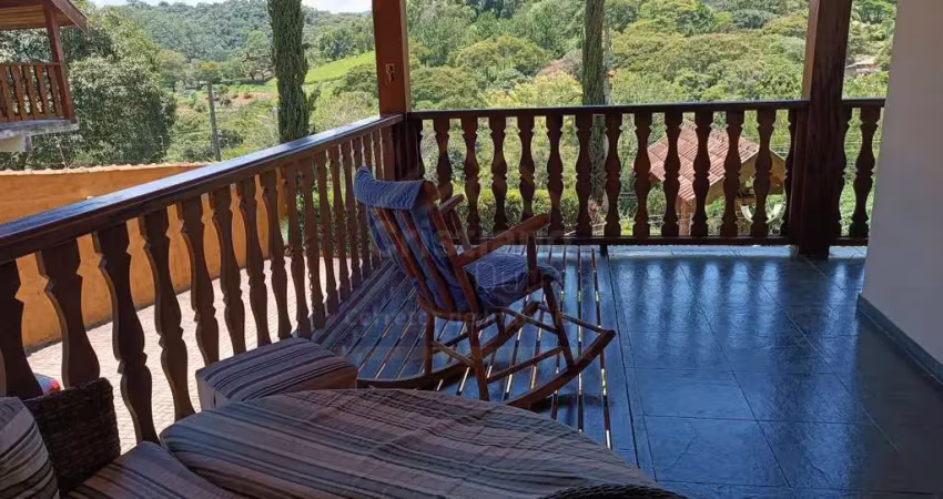 Casa em Santo Antônio do Pinhal: Espaço e Conforto!