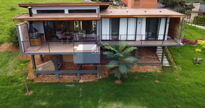 Casa à Venda em Santo Antônio do Pinhal - Condomínio