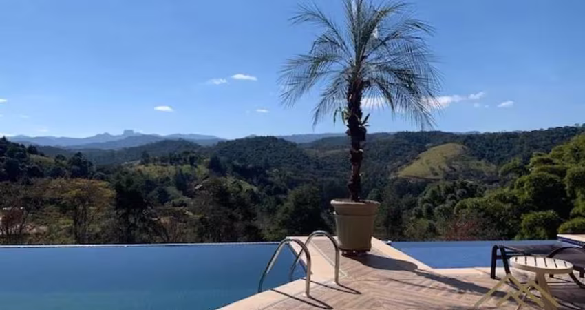 Casa Luxo à Venda em Santo Antônio do Pinhal com Vista