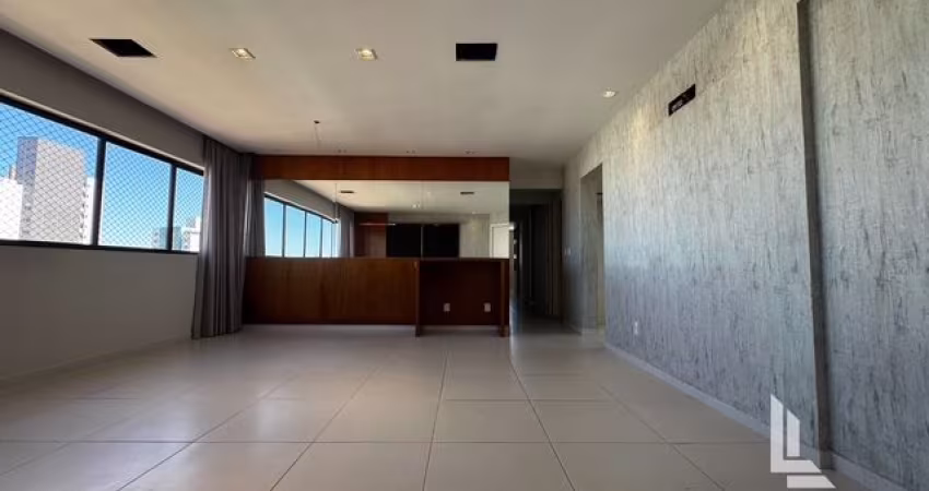 Apartamento com três suítes no bairro Lagoa Nova