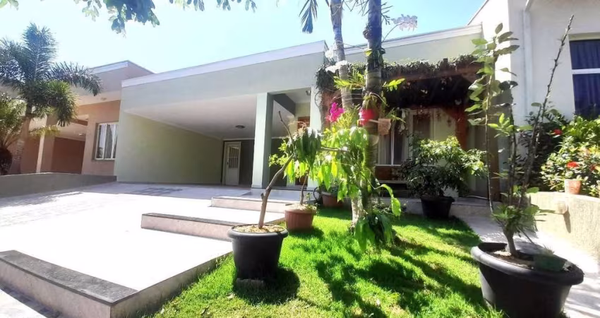 Casa com 3 Quartos à venda, 250m² - Condomínio Golden Park