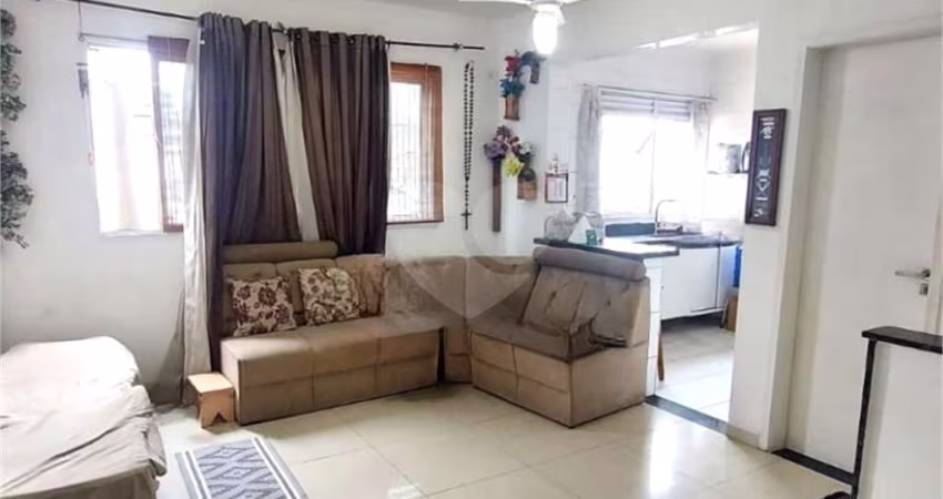 Casa de vila com 2 quartos à venda em Macuco - SP