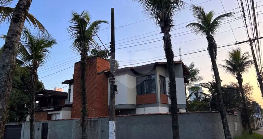 Casa com 4 quartos à venda em Enseada - SP