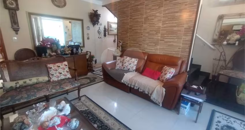 Sobrado com 4 quartos à venda em Aparecida - SP