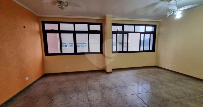 Apartamento com 3 quartos à venda ou para locação em José Menino - SP