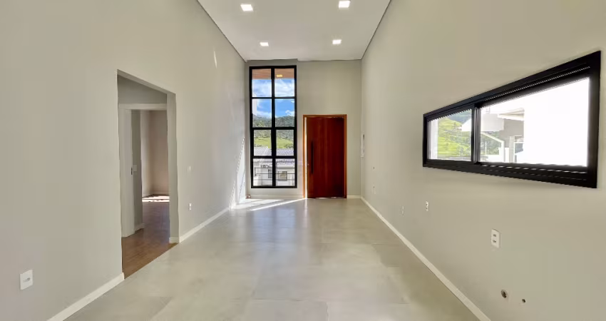 CASA COM PISCINA TRÊS DORMITÓRIOS (1SUITE) NO BELA VISTA EM PALHOÇA