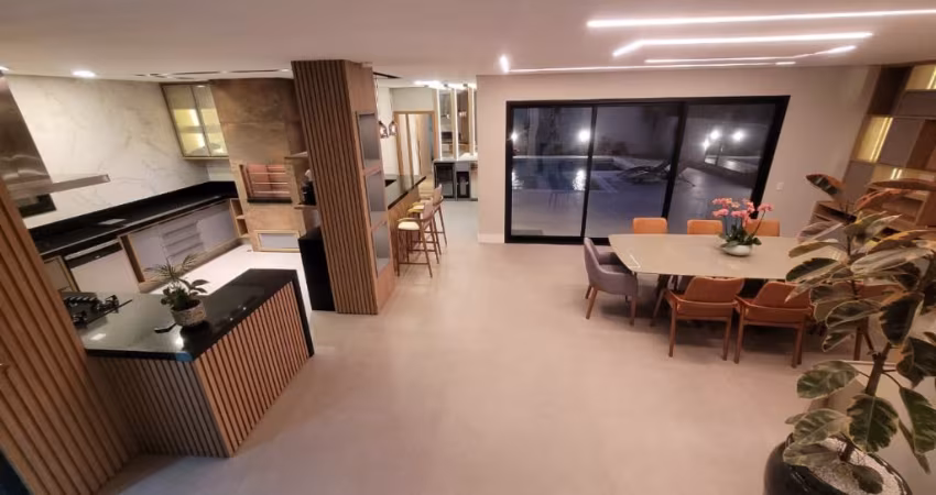 Viva o luxo em cada detalhe nesta magnífica residência no Condomínio do Golfe!