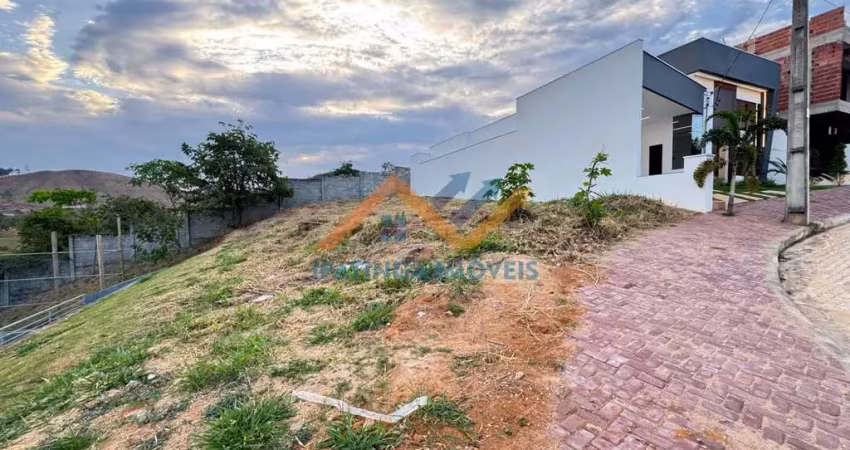 Seu refúgio de tranquilidade e segurança espera por você! viva cercado pela natureza e com toda a segurança que um condomínio fechado pode oferecer! este lote de 339m² é perfeito para construir o lar