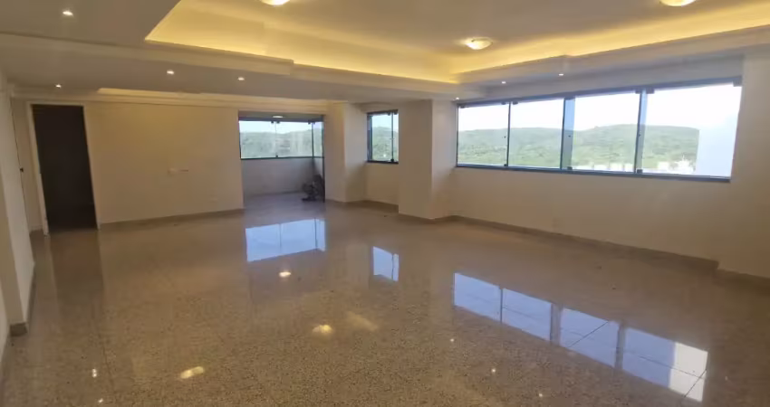 Excelente e espaçoso apartamento com 3 suítes e dependência no tirol