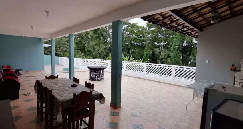 Chácara com piscina em Biritiba Mirim