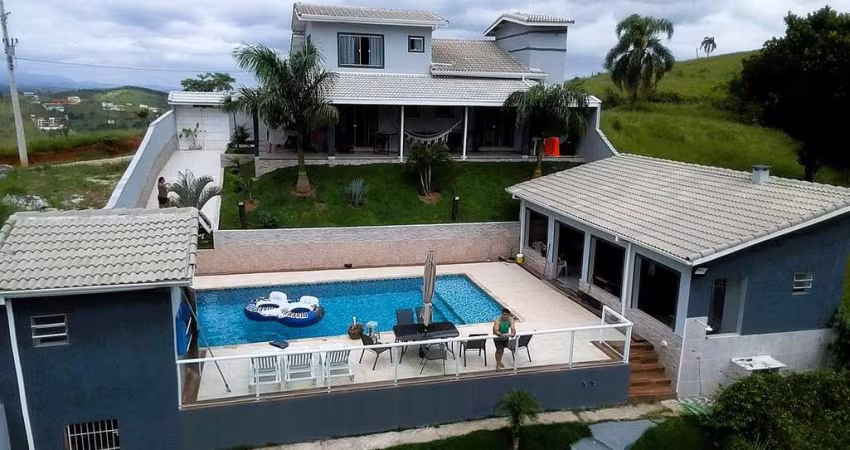 Casa em Condomínio com Piscina e Vista para a Represa – Igaratá/SP
