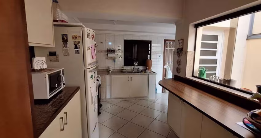 Casa para Locação em Taubaté, Jardim Eulália, 4 dormitórios, 4 suítes, 2 banheiros, 2 vagas