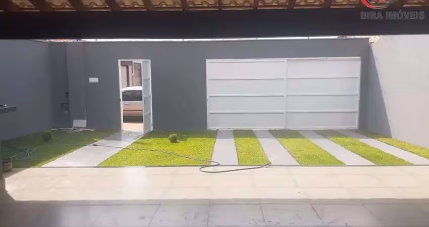 CASA COM 3 QUARTOS A VENDA.