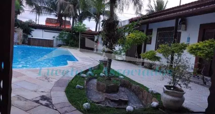 Casa com piscina para venda e locação maracanã, praia grande sp 5 dormitórios sendo 5 suítes, 2 salas, cozinha, área de serviço, 6 banheiros, e edícul