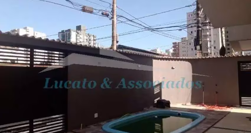 Sobrado na vila tupi, praia grande sp, sendo 03 dormitorios (02)com sacada, 01 suite, 01 vaga, 01 sala, 02 banheiros, piscina, 300 m praia, excelente