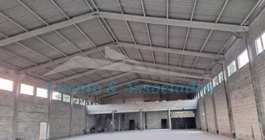 Galpão com 1.018,50 m² com mezanino de 206,85 m² totalizando 1225,35 m². com 10 vagas na frente. com 04 banheiros sendo 02 no mezanino.