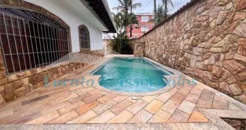 Casa isolada com piscina e edícula à venda em praia grande-sp, no bairro caiçara. com 2 quartos, 2 salas, 2 banheiros, 4 vagas de garagem e 252m² de á