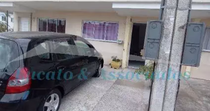Excelente sobrado para locação em praia grande-sp, jardim melvi: 2 quartos, sala, banheiro, garagem e 55m²