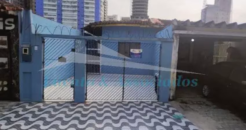 Aluguel de casa de alto padrão em guilhermina, praia grande-sp: 2 quartos, 1 banheiro, 1 vaga de garagem!