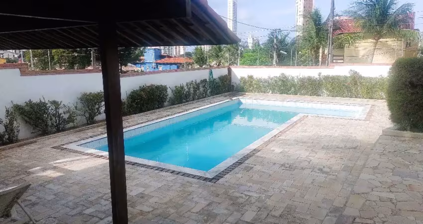 Ponta negra: espetacular casa triplex com piscina em terreno arborizado de 900m²